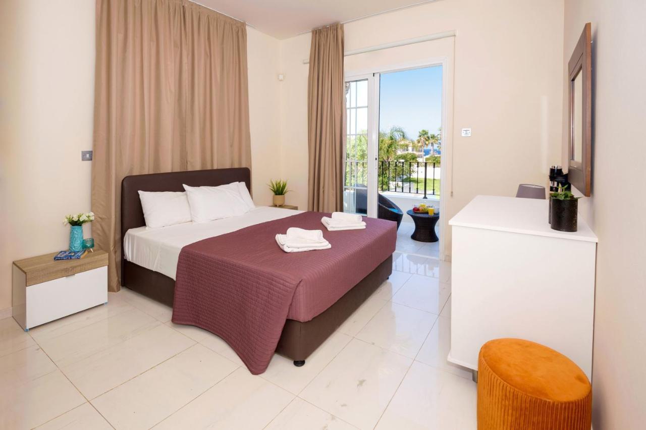 Villa Oceania - Beachfront Paralimni Exterior foto