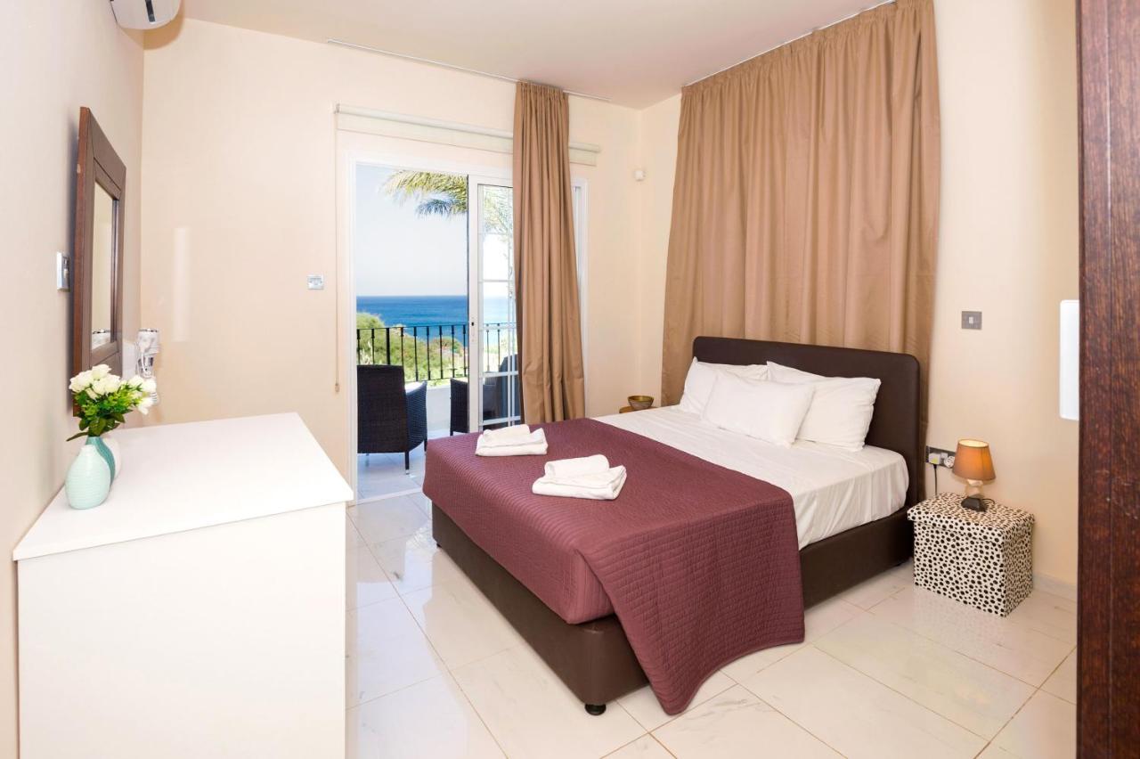 Villa Oceania - Beachfront Paralimni Exterior foto