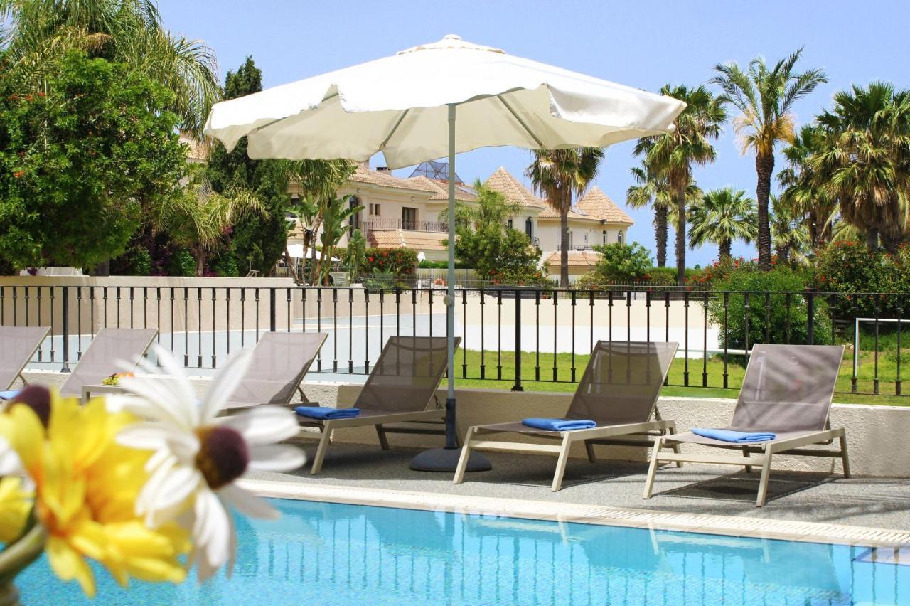 Villa Oceania - Beachfront Paralimni Exterior foto