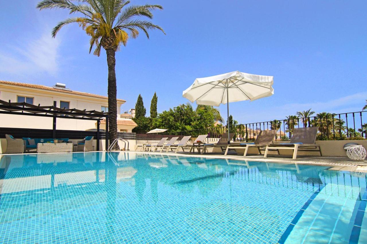 Villa Oceania - Beachfront Paralimni Exterior foto