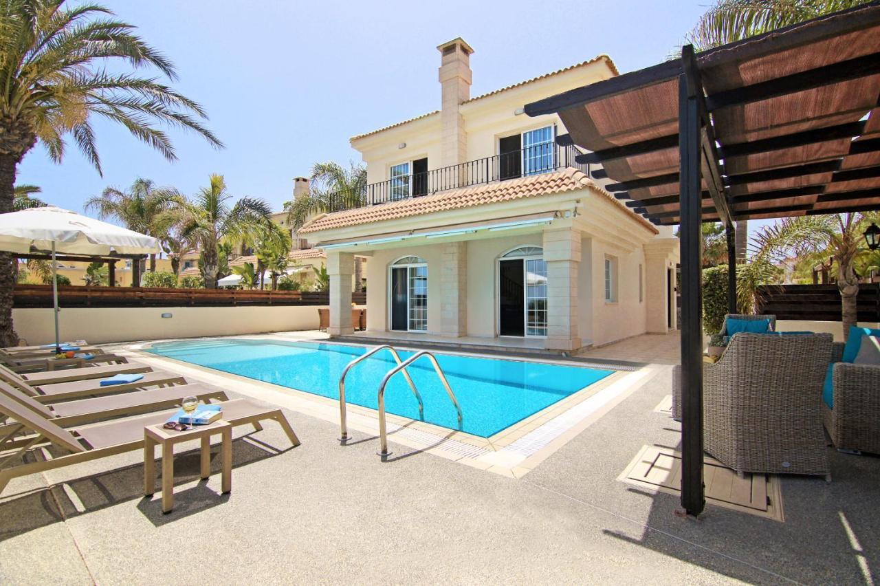 Villa Oceania - Beachfront Paralimni Exterior foto