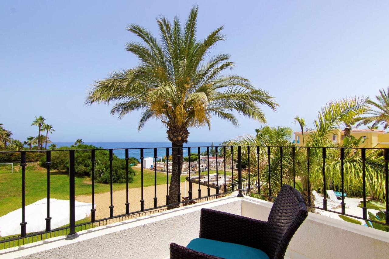 Villa Oceania - Beachfront Paralimni Exterior foto